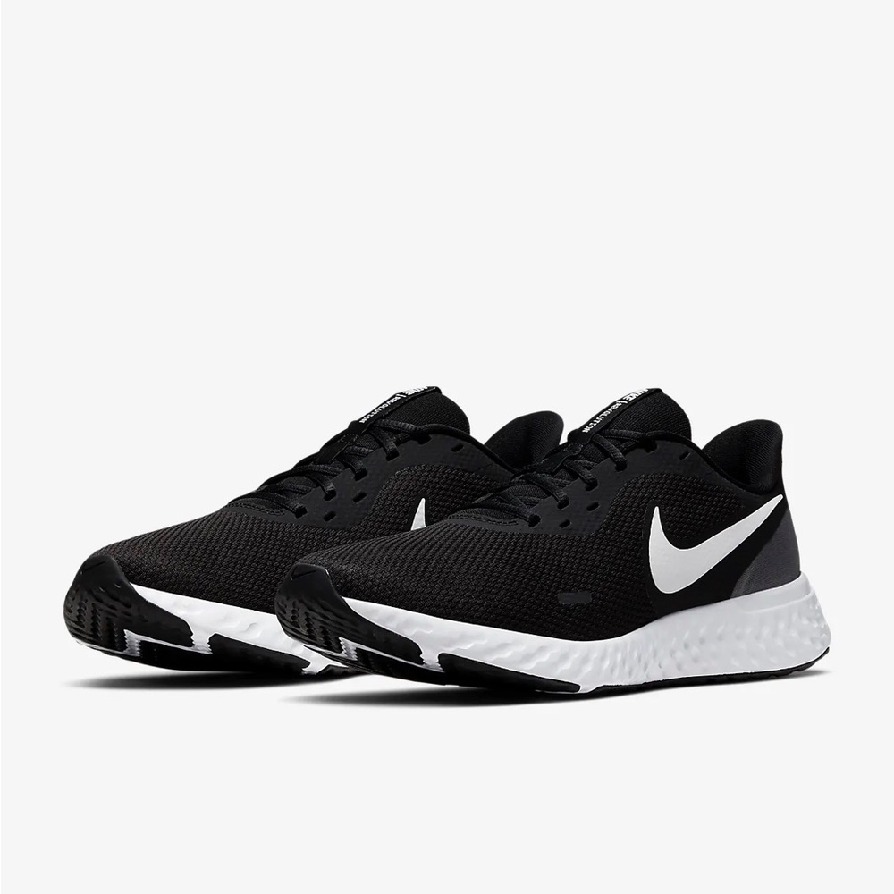 Nike Revolution 5-Men’s Road Running Shoes NWT